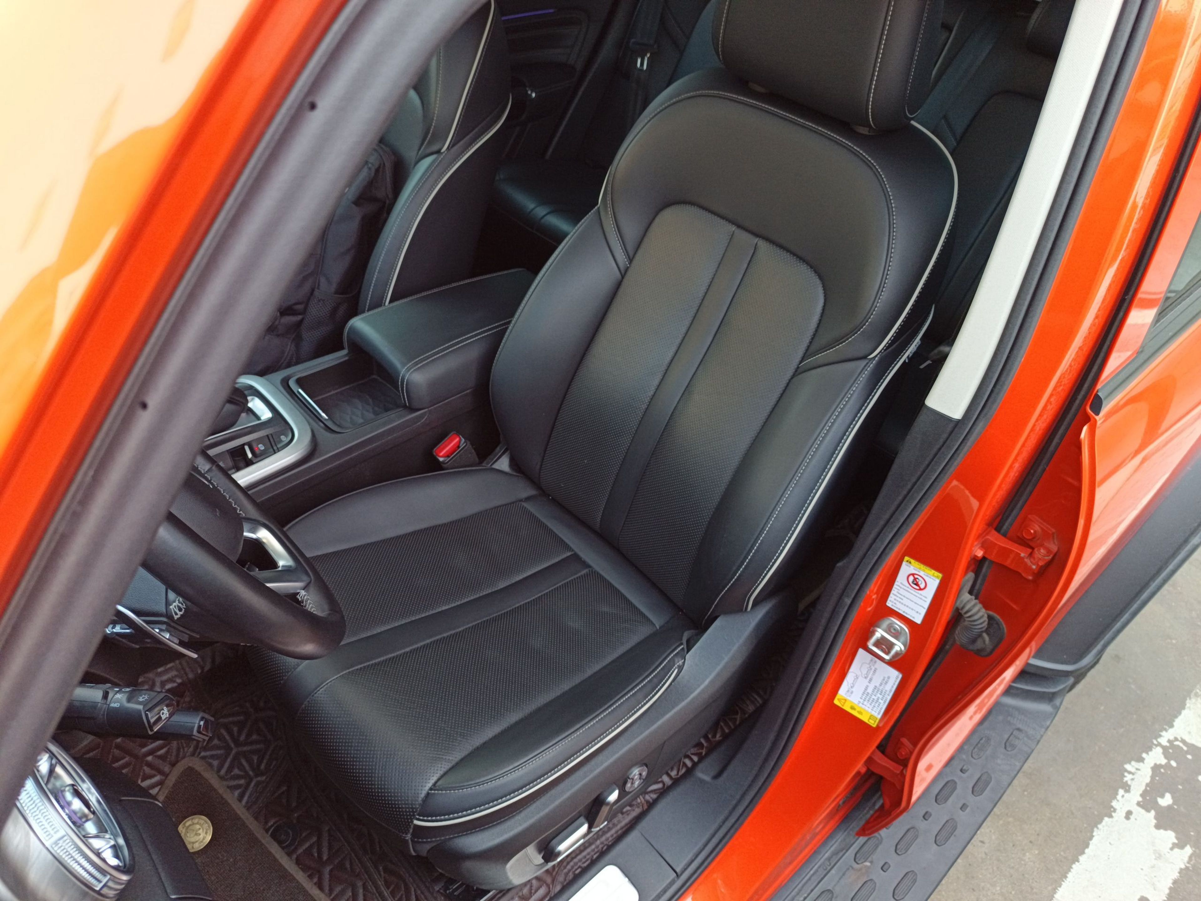 Переднее сиденье в автомобиле