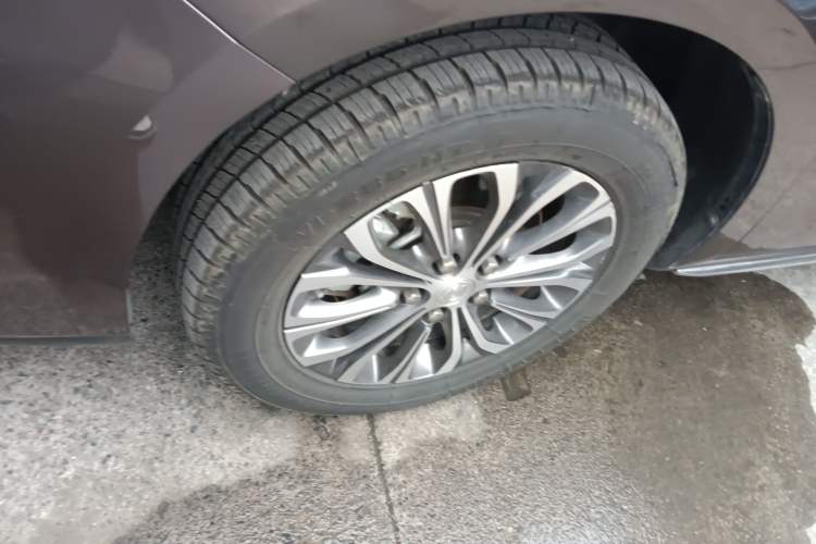 Used Buick GL8 2023 Facelifted Land Cruiser Executive Luxury Version