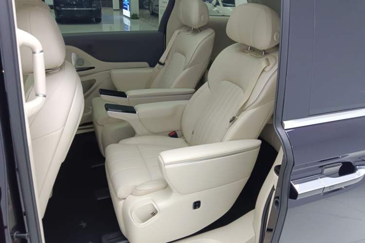 Used VOYAH Dream 2025 PHEV Four-Wheel-Drive Flagship Kunpeng Edition
