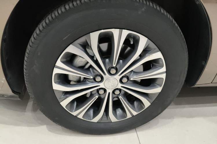 Used Buick GL8 2021 Land Cruiser Executive 652T Premium Model
