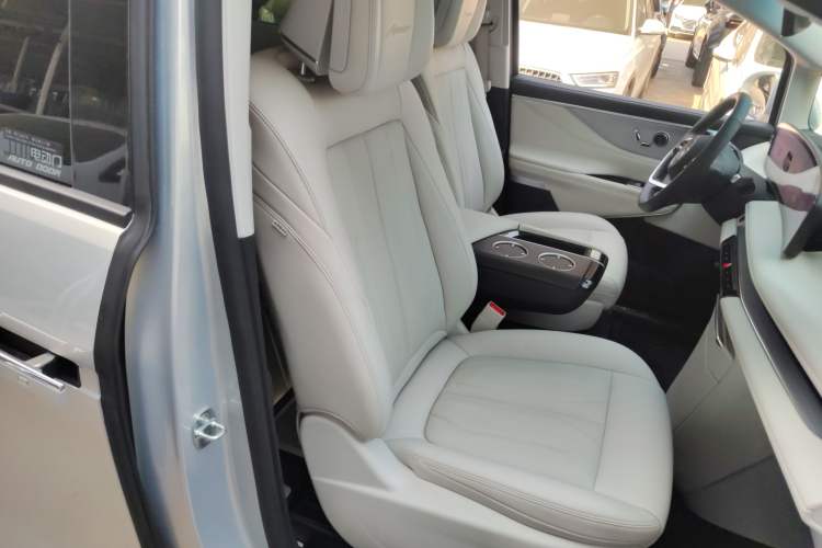 Used Buick GL8 New Energy 2024 Lu Zun Deluxe Edition 7-Seater
