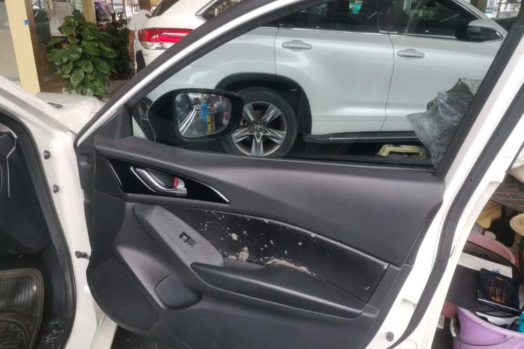 Used Mazda Mazda 3 Axela 2016 Sedan 1.5L Automatic Comfort Model
