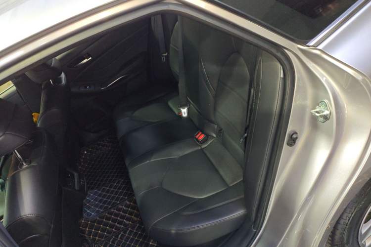 Used Toyota Avalon 2019 Dual-Engine 2.5L Luxury Edition China VI Standard