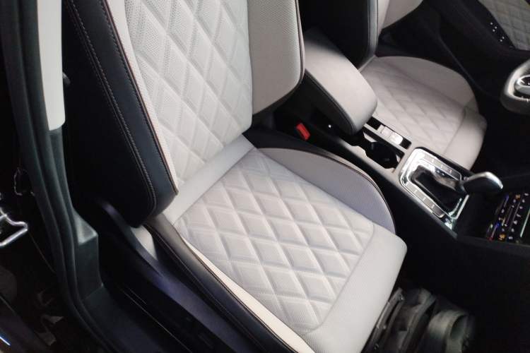 Used Volkswagen Magotan 2023 2 Million Units Commemorative Edition 330TSI DSG Luxury Version
