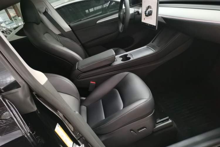 Used Tesla Model Y 2023 Rear-Wheel-Drive Version
