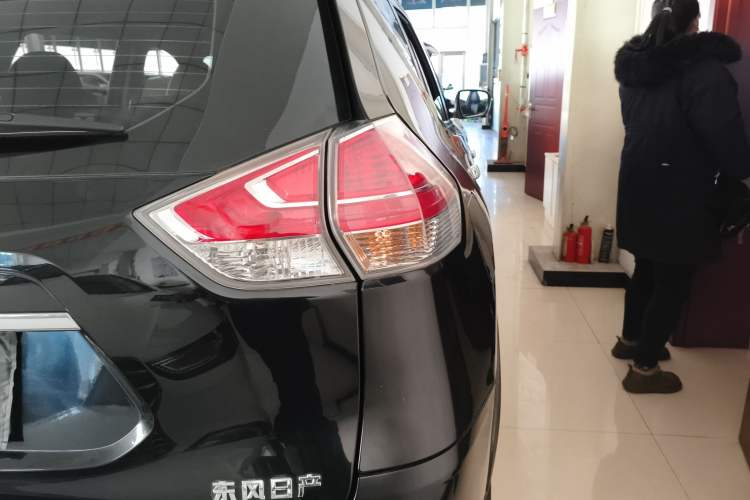 Used Nissan X-Trail 2015 2.0L CVT Comfort MAX Edition 2WD
