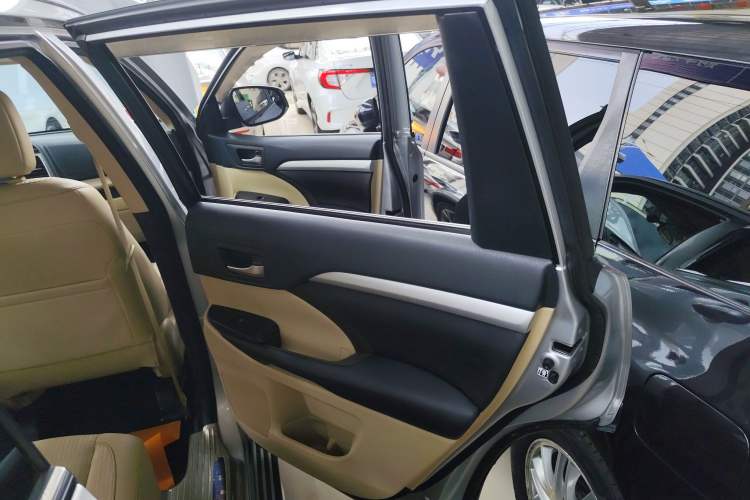 Used Toyota Highlander 2018 2.0T Two-Wheel Drive Elite Version 5 Seats China VI Standard
