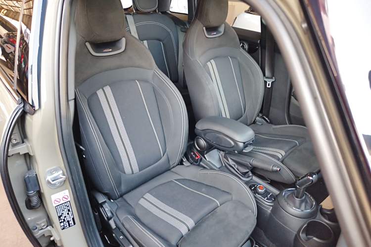 Used  MINI 2019 1.5T COOPER Racing Edition Five-Door Model
