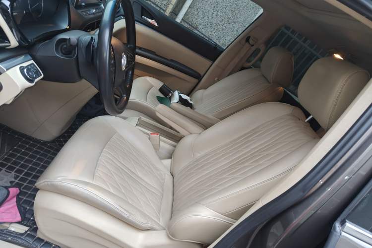 Used Buick GL8 2023 Land Executive Class Smart Enjoyment Model
