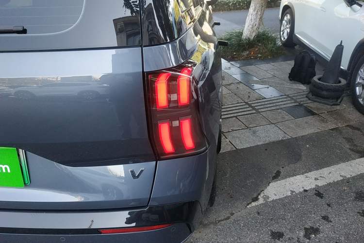 Used AION V 2024 Aion Tyrannosaurus 650 LiDAR Edition
