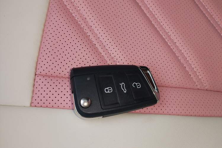 Used Volkswagen T-ROC 2025 300TSI DSG Two-Wheel Drive Chen Guang Edition