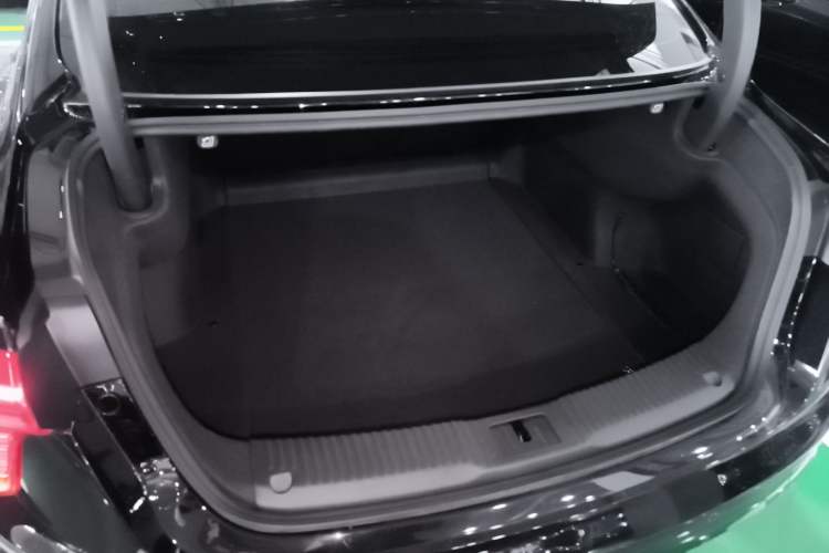 Used Hongqi H5 2024 2.0T Automatic Smart Connect Flagship Edition
