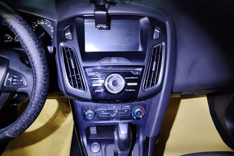 Used Ford Focus 2018 Sedan Classic 1.6L Automatic Trendy SmartDrive Edition