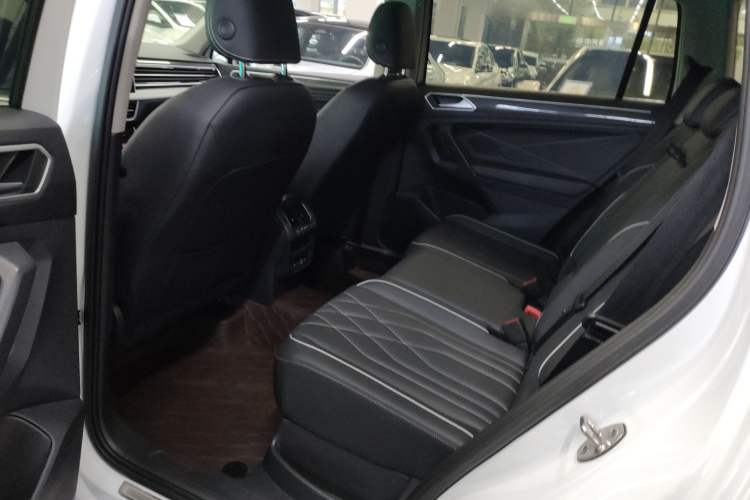 Used Volkswagen Tiguan L 2024 Outstanding Model 330TSI Automatic Two-Wheel Drive R-Line Dragon Glory Edition
