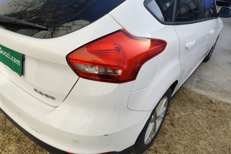 Used Ford Focus 2018 Hatchback Classic 1.6L Automatic Trendy SmartDrive Edition
