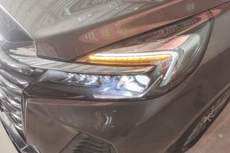 Used Buick GL8 2023 Facelifted Land Cruiser Executive Luxury Version
