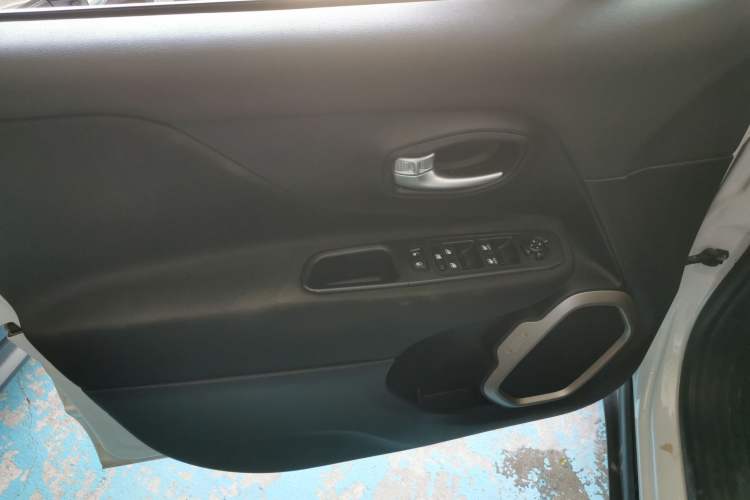 Used  Renegade 2017 180T Automatic Kinetic Edition+
