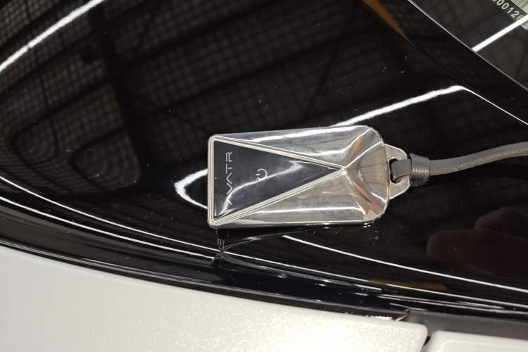 Used  07 2024 Ultra All-Electric Four-Wheel Drive
