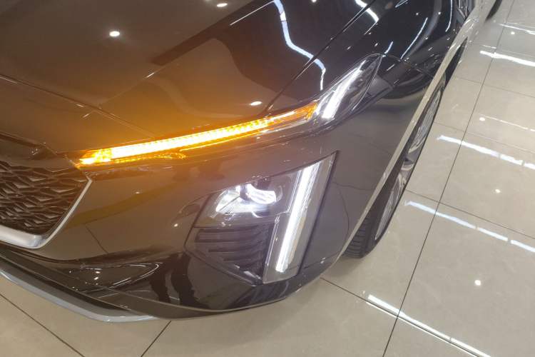 Used Cadillac GT4 2023 25T Luxury Model
