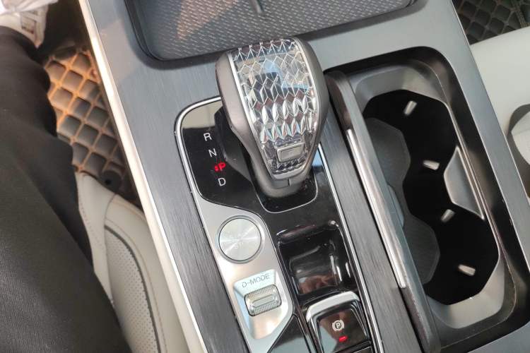 Used GAC Trumpchi GS8 2022 Linghang Series 2.0 TGDI Two-Wheel-Drive Luxury Smart Connectivity Version (7 Seats)
