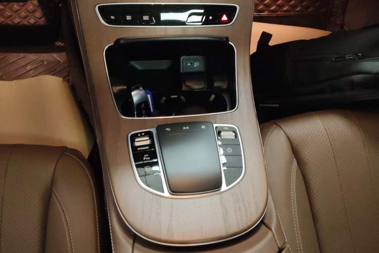 Used Mercedes-Benz E-Class New Energy 2022 Second Facelift E 350 e L Plug-in Hybrid Sedan
