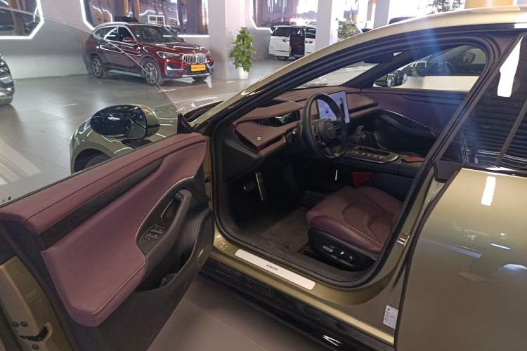 Used  SU7 2024 Four-Wheel Drive Ultra-Long Range Advanced Intelligent Driving Max Edition
