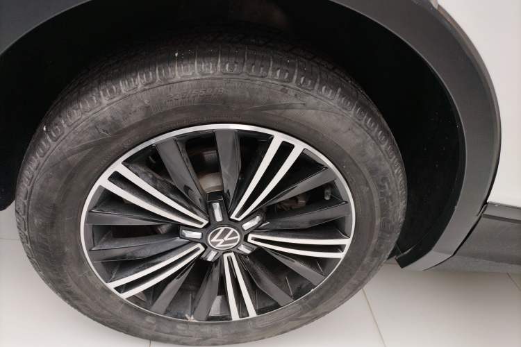 Used Volkswagen Tiguan L 2021 280TSI Automatic Two-Wheel Drive Comfort Edition – Low-Trim Version
