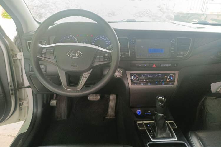 Used Hyundai Mistra 2014 1.8L Automatic Smart GLS
