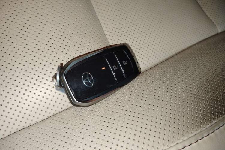 Used Toyota Highlander 2018 2.0T Two-Wheel Drive Luxury Edition 7 Seats China VI Standard
