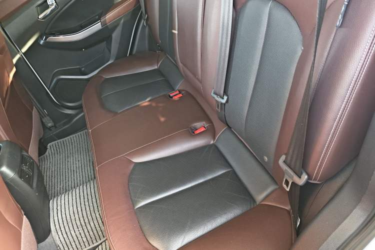 Used Venucia T70X 2016 2.0L CVT SmartFun Sport Edition
