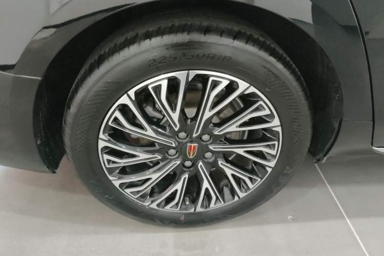 Used Hongqi H5 2025 2.0T Automatic Flag Edition – 500 000 Units Commemorative Version
