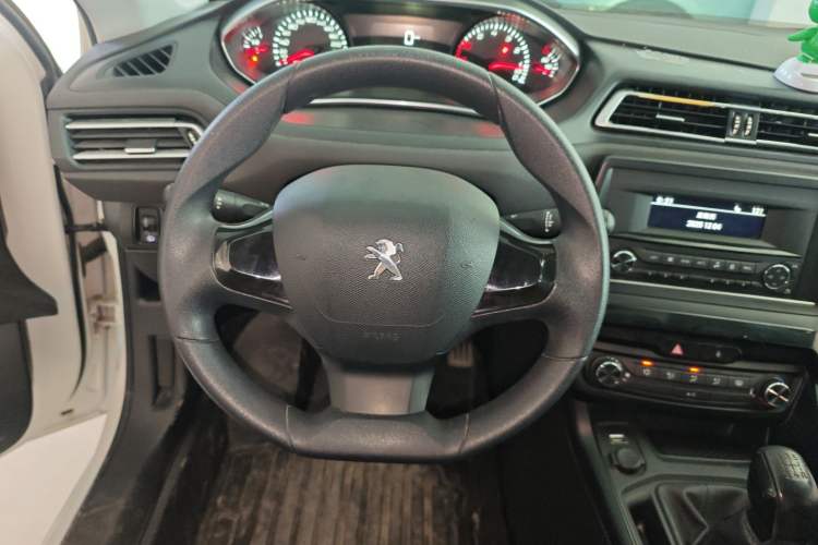 Used Peugeot 308 2016 1.6L Manual Fashion Edition

