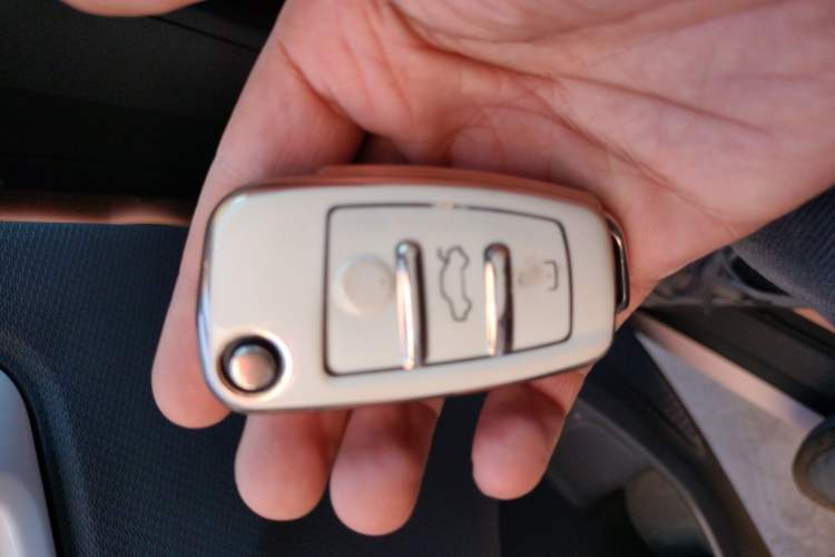 Used Chery QQ Ice Cream 2022 120km Conical Shape Lithium Iron Phosphate
