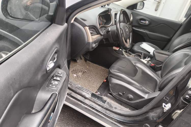 Used  Cherokee 2017 2.0L Superior Edition