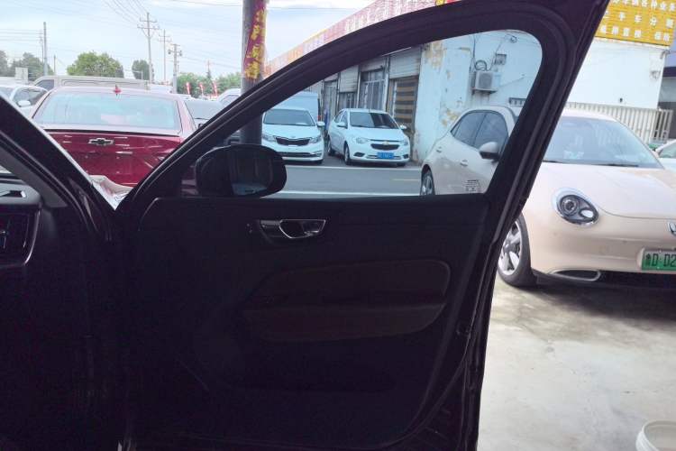 Used Volvo XC60 2019 T5 4x4 Smart Edition China VI Standard
