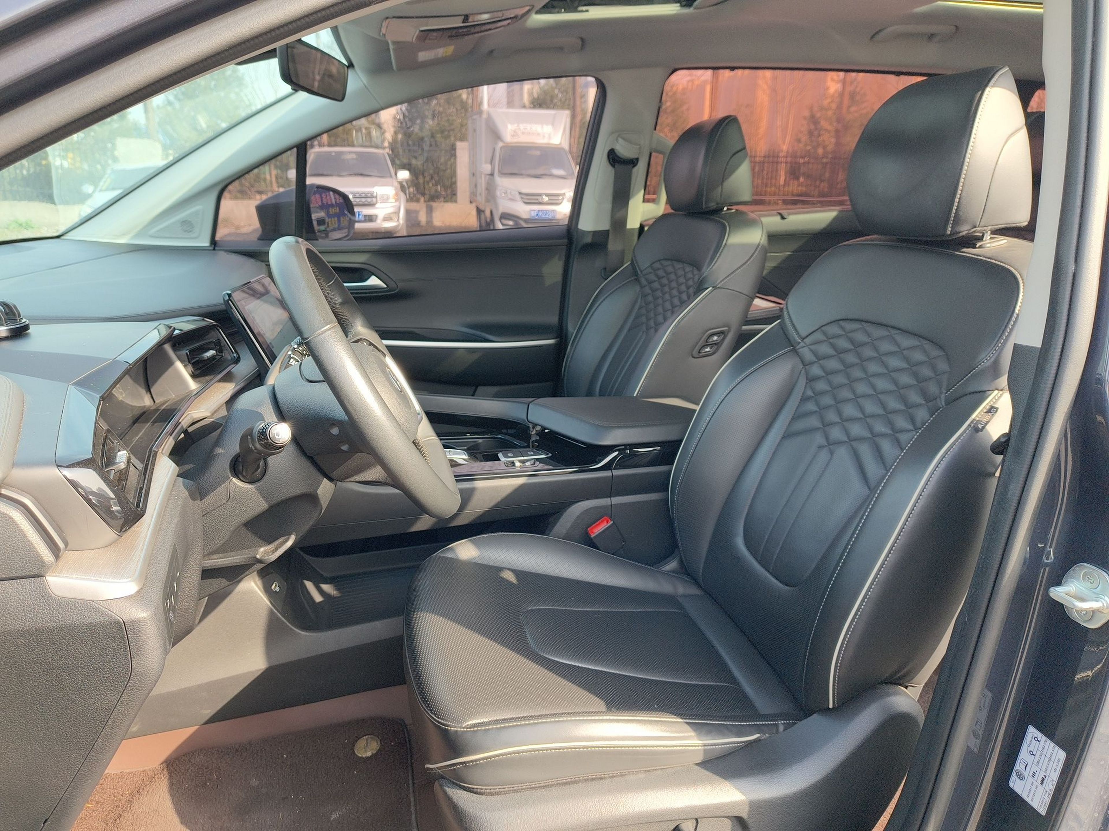 Переднее сиденье в автомобиле