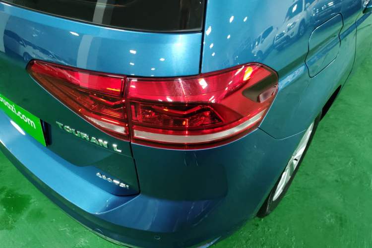 Used Volkswagen Touran 2016 Volkswagen Touran L 280TSI DSG Comfort Edition
