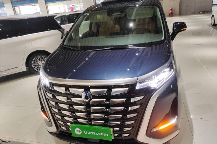 Used Denza D9 2022 DM-i 1040 Prestige Model
