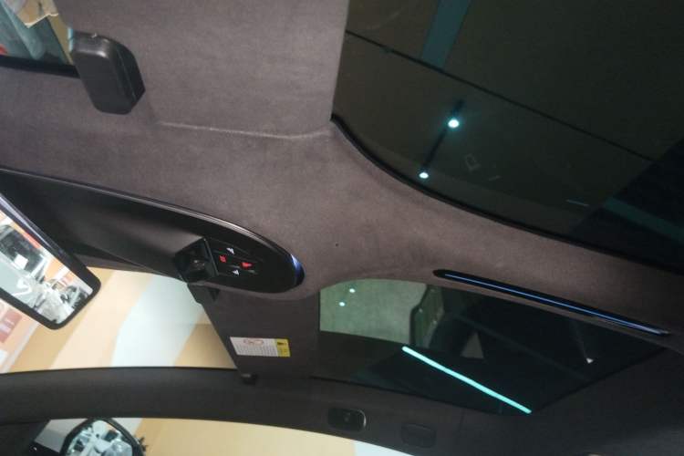 Used  12 2024 Updated Version 700 Three-Laser Rear-Wheel Drive Luxury Edition