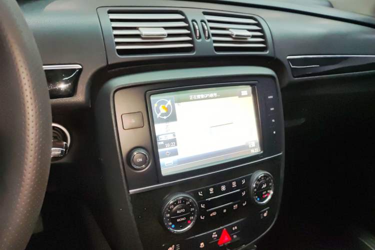 Used Mercedes-Benz R-Class 2017 R 320 4MATIC Business Edition Prestige Model
