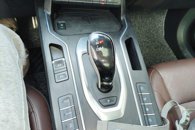 Used Wey VV6 2018 2.0T Two-Wheel Drive Flagship Version China V Standard
