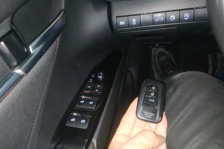 Used Toyota Camry 2018 2.0G Luxury Edition
