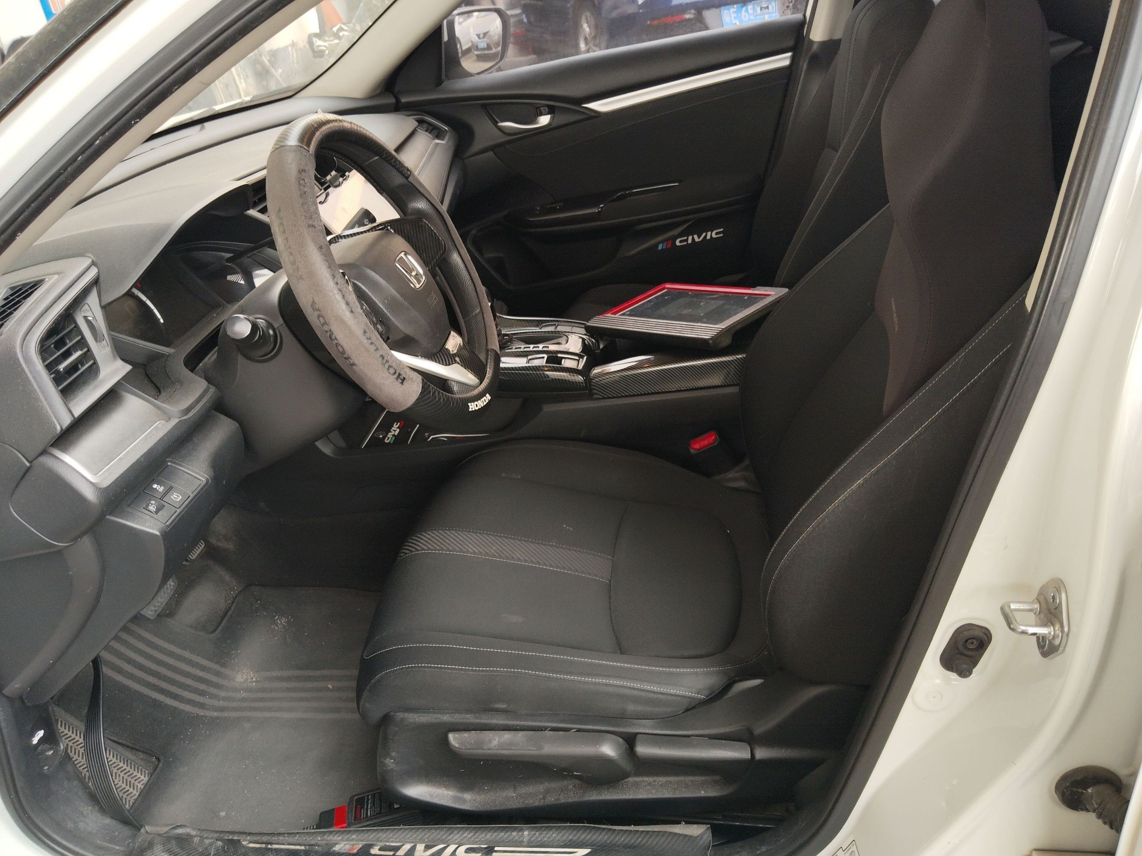 Переднее сиденье в автомобиле