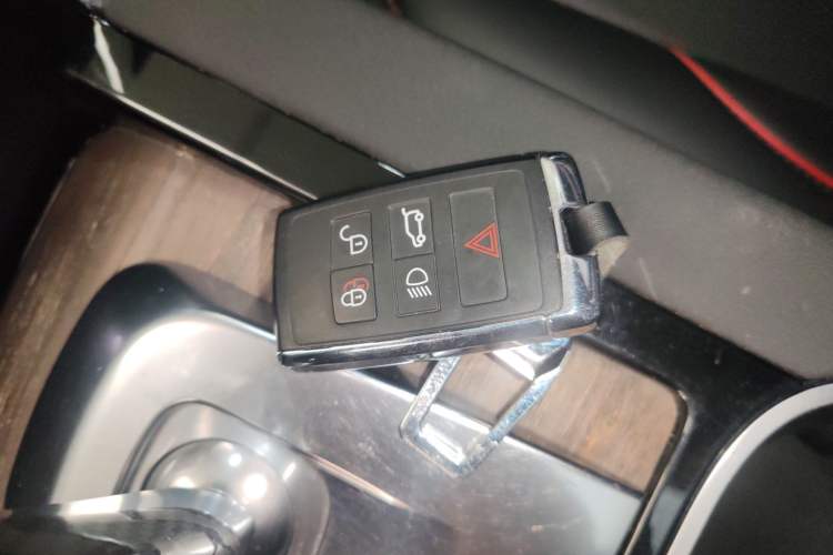 Used Land Rover Discovery Sport 2020 249 PS R-Dynamic Performance Edition
