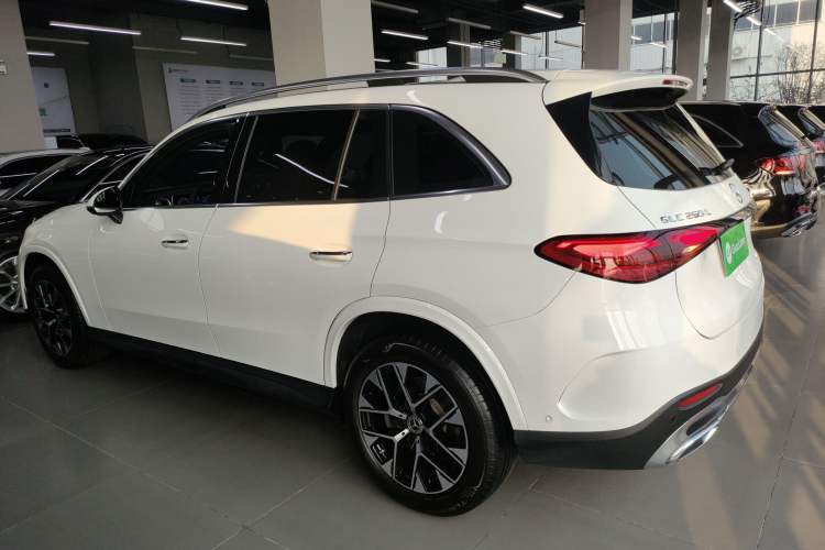 Used Mercedes-Benz GLC 2023 Facelift GLC 260 L 4MATIC Luxury Version 5 Seats