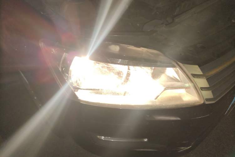 Used Volkswagen Santana 2015 1.6L Manual Comfort Edition
