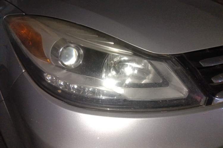 Used JMC Yusheng S350 2013 2.4T Automatic 2WD Diesel Ultra-Luxury 5-Seater
