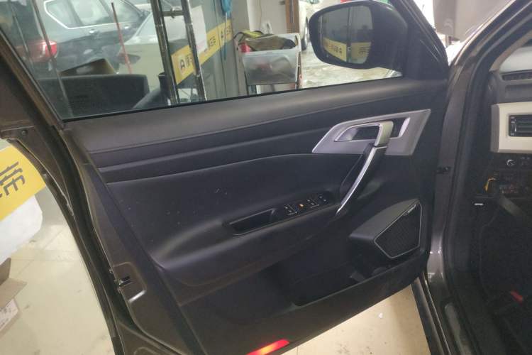 Used Geely Auto Emgrand X7 Sport 2018 1.8TD Automatic Two-Wheel Drive Smart Connect 4G Internet Edition
