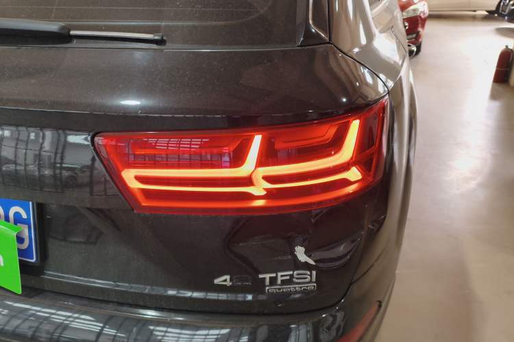 Used Audi Q7 2016 40 TFSI Comfort Model
