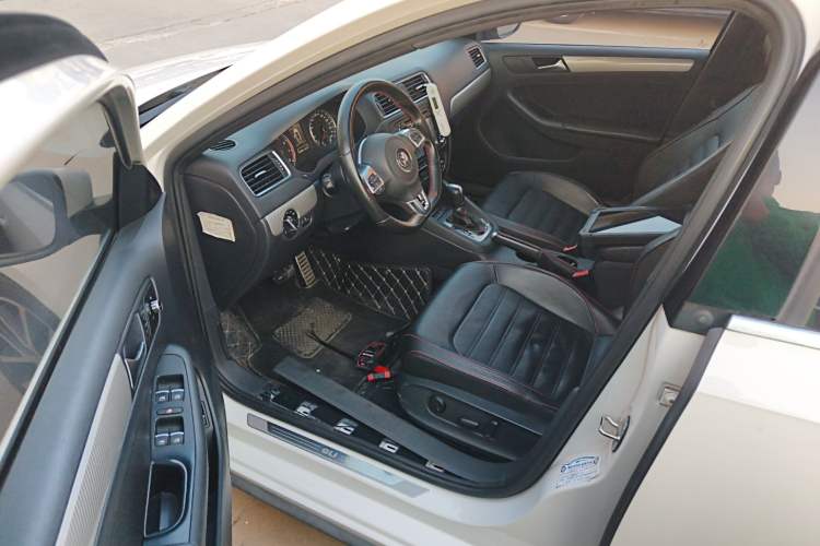 Used Volkswagen Sagitar 2013 2.0 TSI GLI
